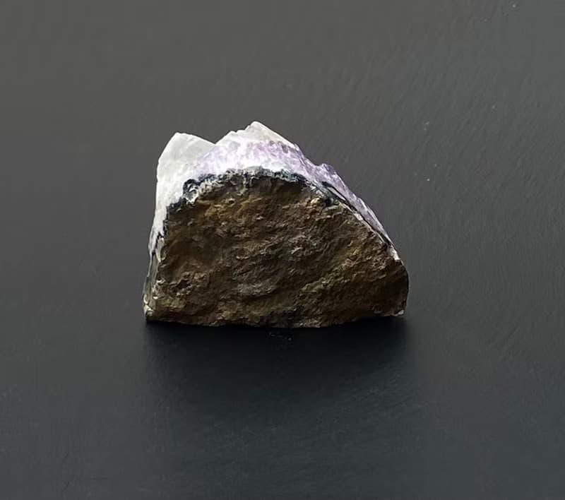 招財開運-天然原礦異象紫晶鎮共生彩虹方解石及黑碧璽 風水擺件