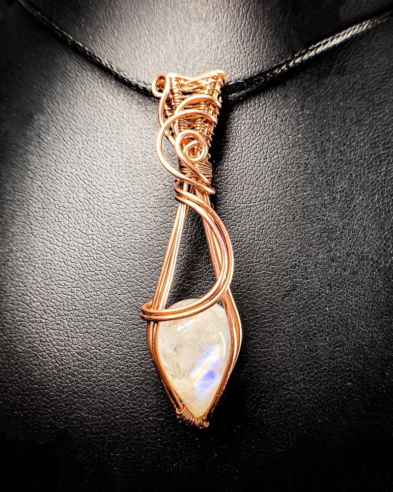 【一抹藍暈】金屬線編織 藍月光石項鍊