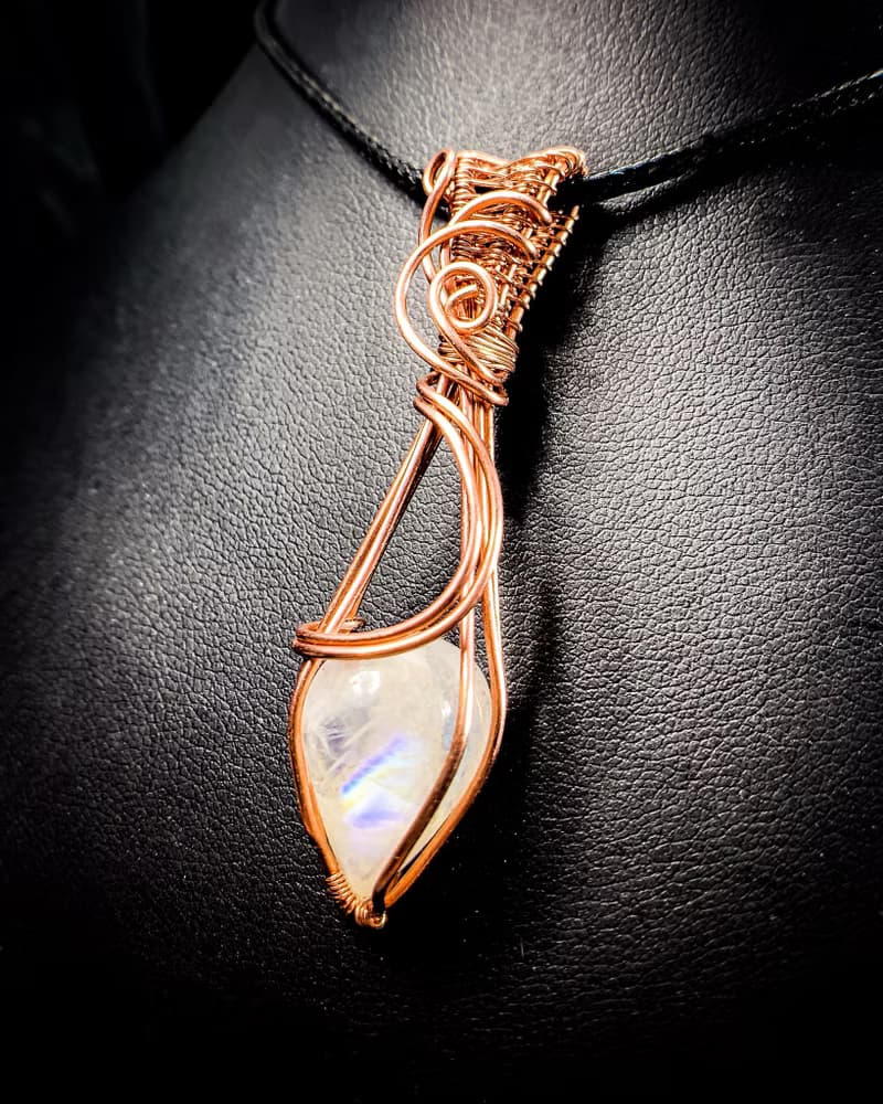 【一抹藍暈】金屬線編織 藍月光石項鍊