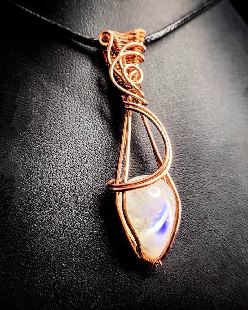 【一抹藍暈】金屬線編織 藍月光石項鍊