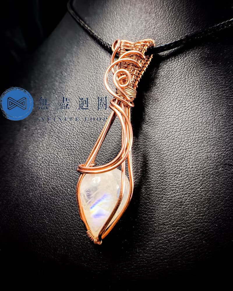 【一抹藍暈】金屬線編織 藍月光石項鍊