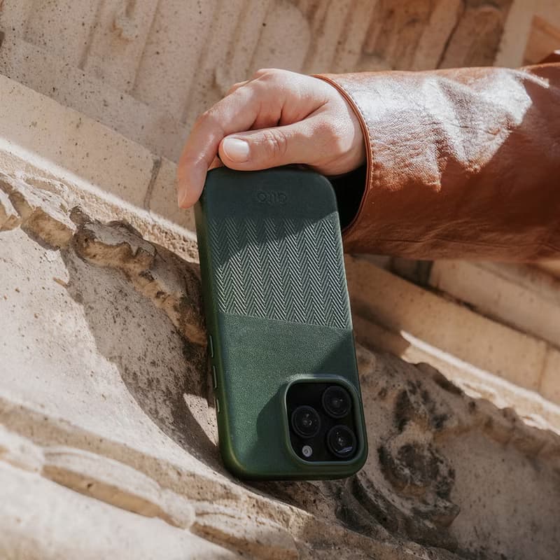 磁吸壓紋皮革手機殼 iPhone 16系列 — 森林綠