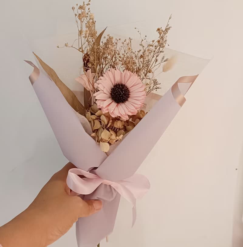 畢業花束禮物 永生康乃馨玫瑰花束 情人節生日企業贈品課程
