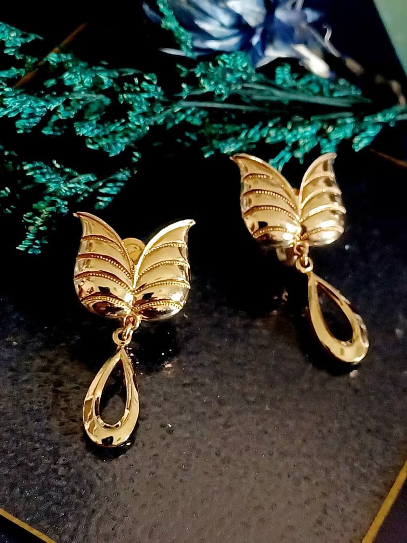 vintage jewelry  典雅金色貓咪垂墜 夾式耳環