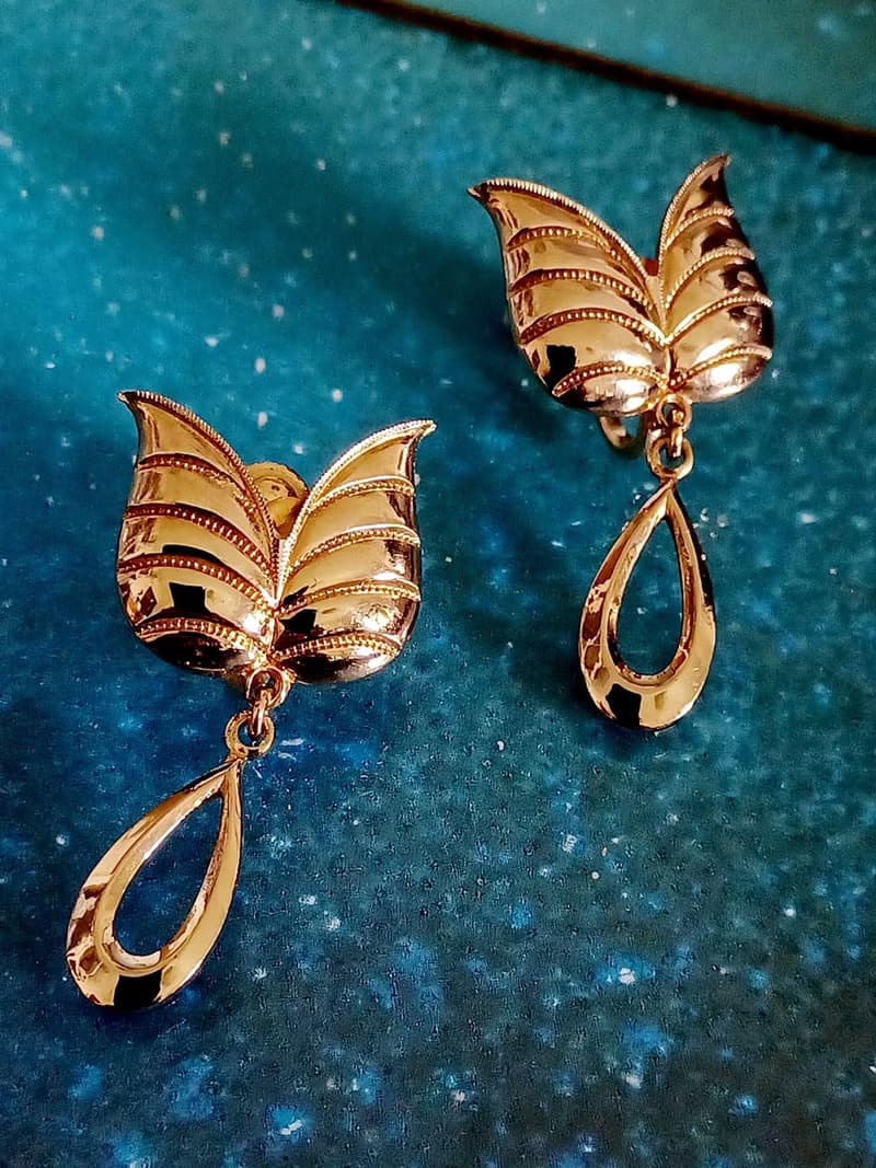 vintage jewelry  典雅金色貓咪垂墜 夾式耳環