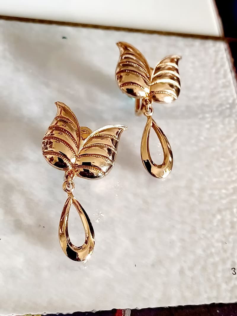 vintage jewelry  典雅金色貓咪垂墜 夾式耳環