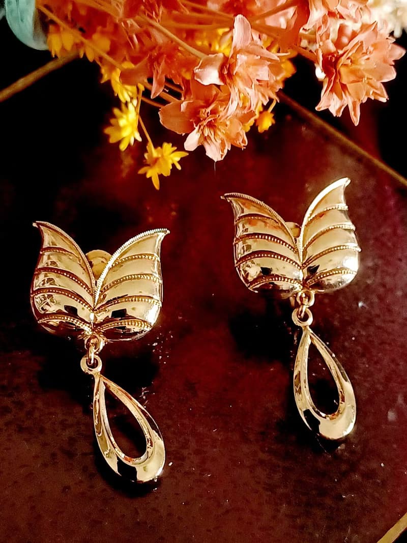 vintage jewelry  典雅金色貓咪垂墜 夾式耳環
