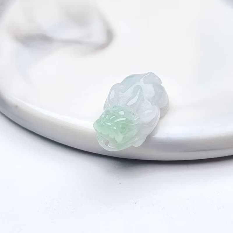 【招財神獸】冰種飄綠花翡翠貔貅吊飾 | 天然緬甸玉翡翠A貨