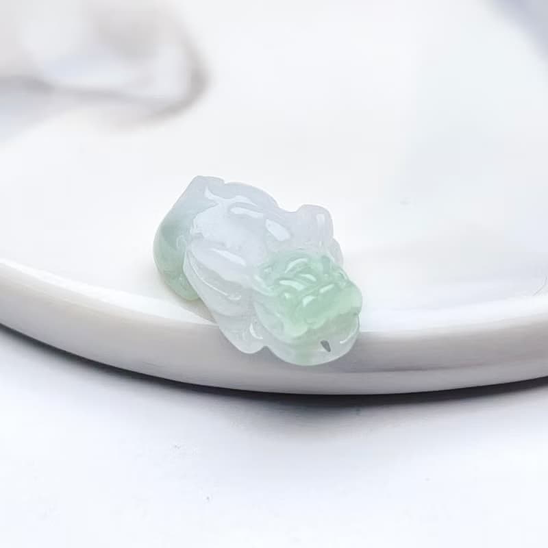 【招財神獸】冰種飄綠花翡翠貔貅吊飾 | 天然緬甸玉翡翠A貨