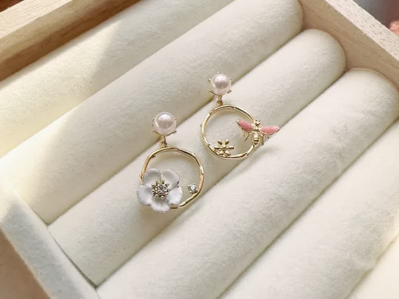 手工琺瑯 花朵 蜜蜂 優雅氣質 金色 純銀耳環 七夕情人節