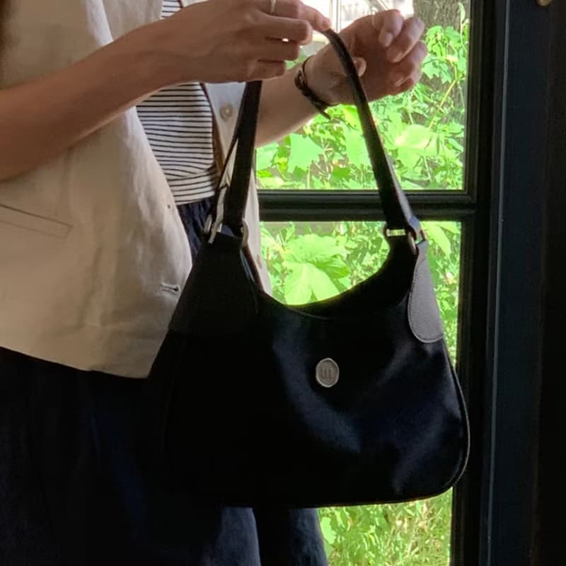 韓國製自家品牌Untidy Flare Mini Bag