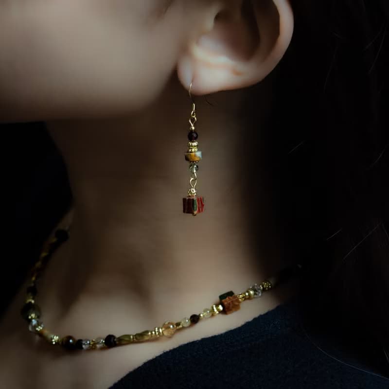 為愛癡狂 l 鈦晶瘋狂瑪瑙畢加索石耳勾式耳環 E0028