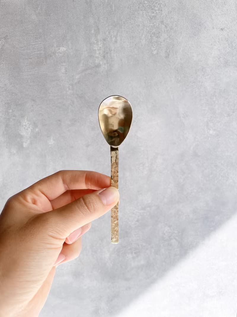 雫 槌目のシンプルな真鍮スプーン