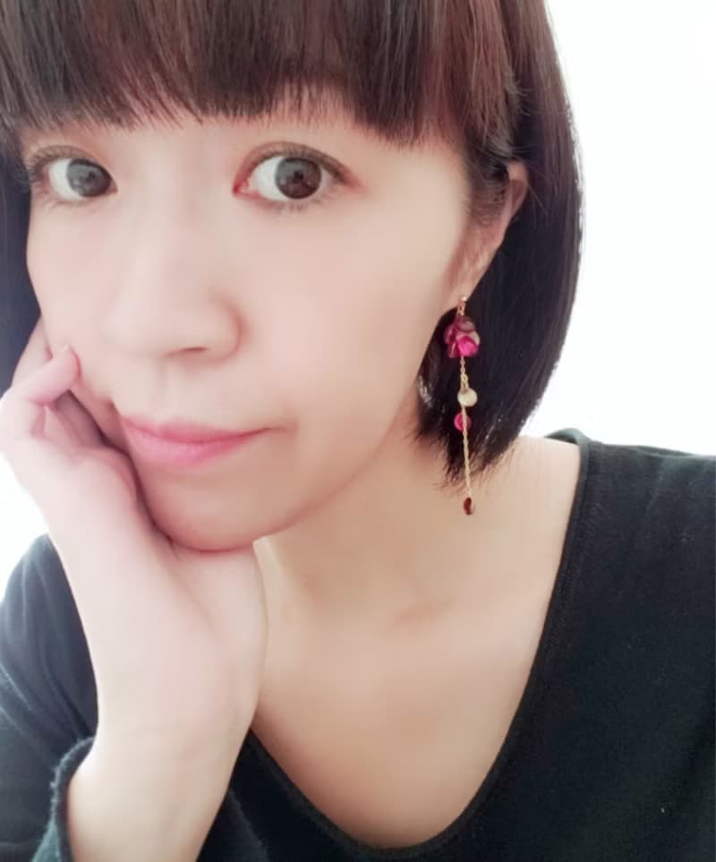 色房のピアスorイヤリング　ピンクパープル系　ロング