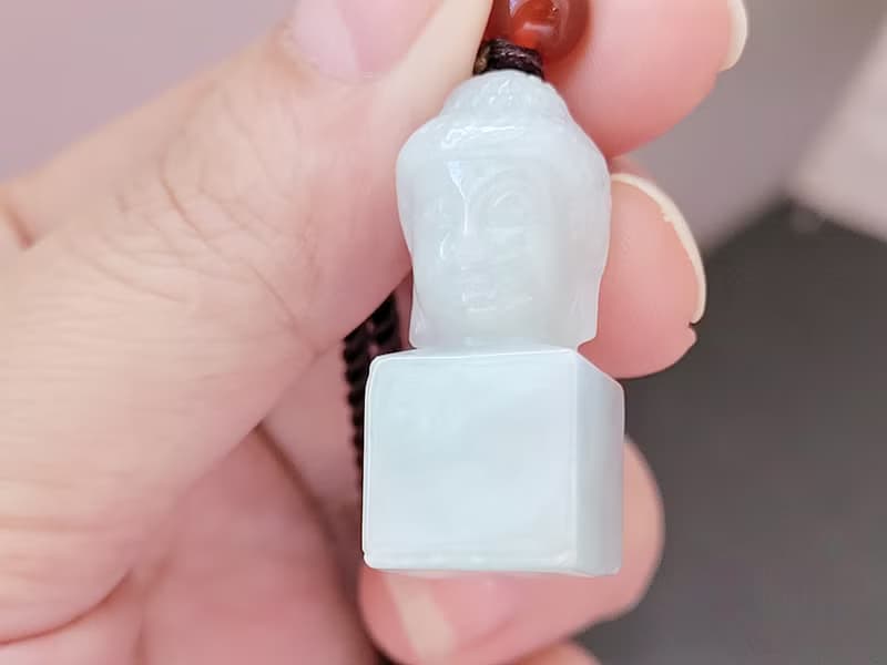 【純翠】天然翡翠 白冰阿彌陀佛吊墜印章兩用款 | 佛系