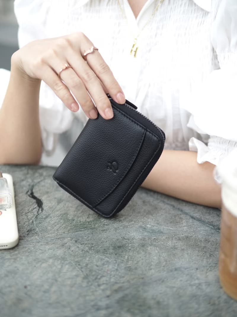 Penni (Black) : Zip wallet, Short wallet, Leather, Black, mini wallet