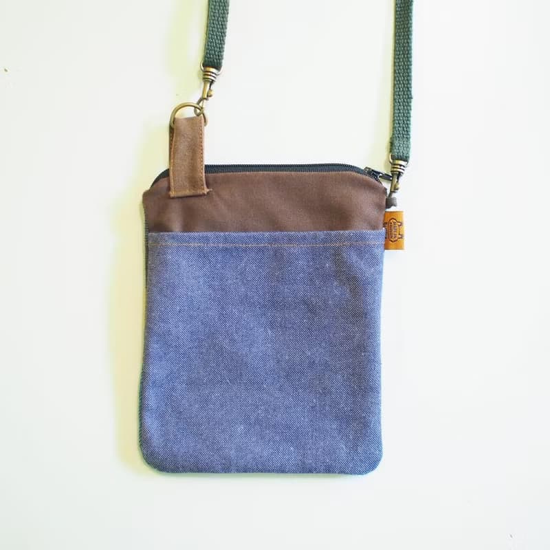 E*group 方塊拼布小物包  深藍單寧色系  手機包 護照包