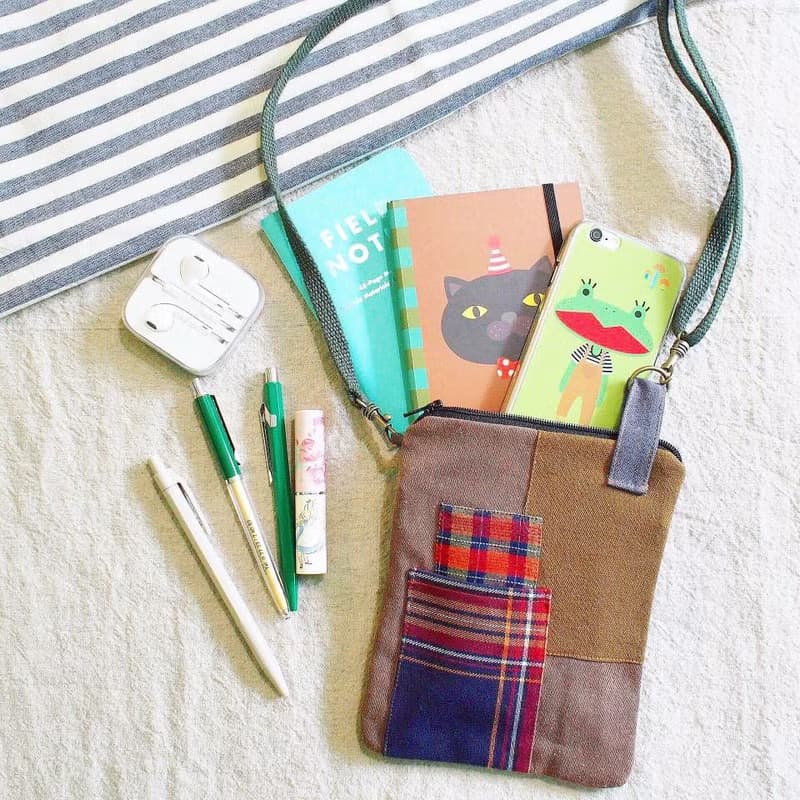 E*group 方塊拼布小物包  深藍單寧色系  手機包 護照包