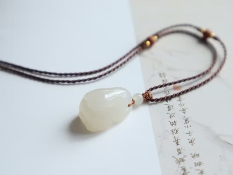 天然藕粉和田玉生肖兔項鏈吊墜冰底藕粉色玉質細膩生日禮物送女友