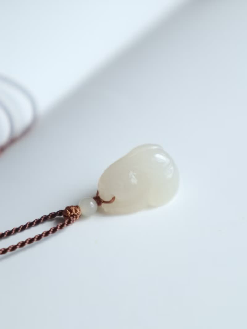 天然藕粉和田玉生肖兔項鏈吊墜冰底藕粉色玉質細膩生日禮物送女友