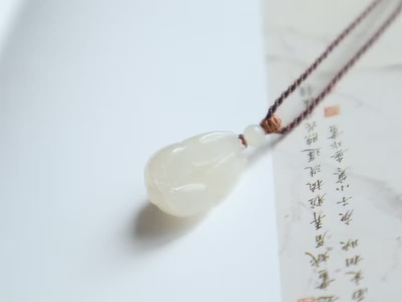 天然藕粉和田玉生肖兔項鏈吊墜冰底藕粉色玉質細膩生日禮物送女友