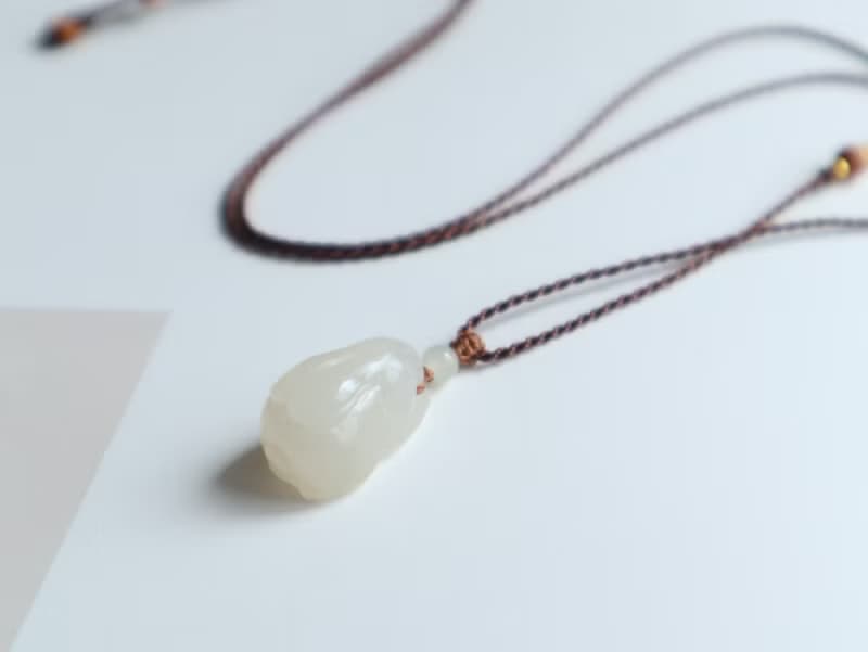 天然藕粉和田玉生肖兔項鏈吊墜冰底藕粉色玉質細膩生日禮物送女友