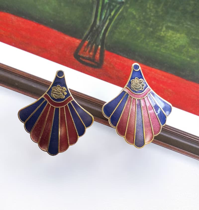 Vintage Jewelry 西洋古董飾品 景泰藍 紫紅 放射裙襬 針式耳環