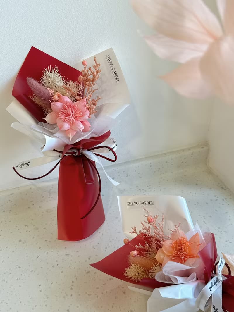 Sheng Garden盛世花苑【雪映紅花】水仙索拉萬用小花束