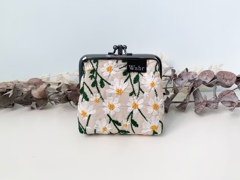 立體刺繡小白花 雙格 口金包 卡片包 隨身包 化妝包 雜物包 零錢