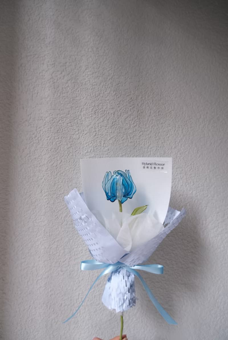 靜藍單朵鬱金香花束