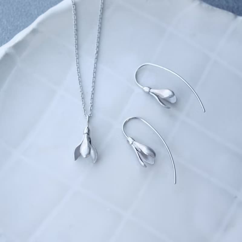 Snowdrop necklace