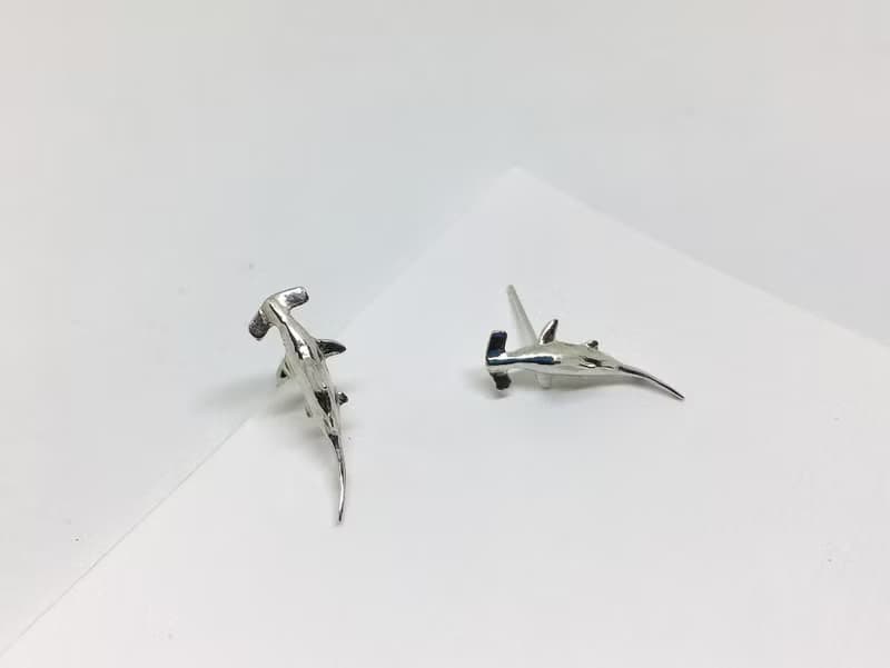 大海小世界。雙髻鯊耳環。925純銀。sterling silver