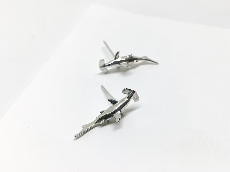 大海小世界。雙髻鯊耳環。925純銀。sterling silver