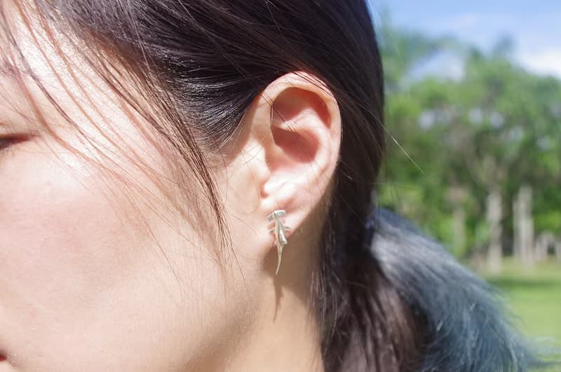 大海小世界。雙髻鯊耳環。925純銀。sterling silver