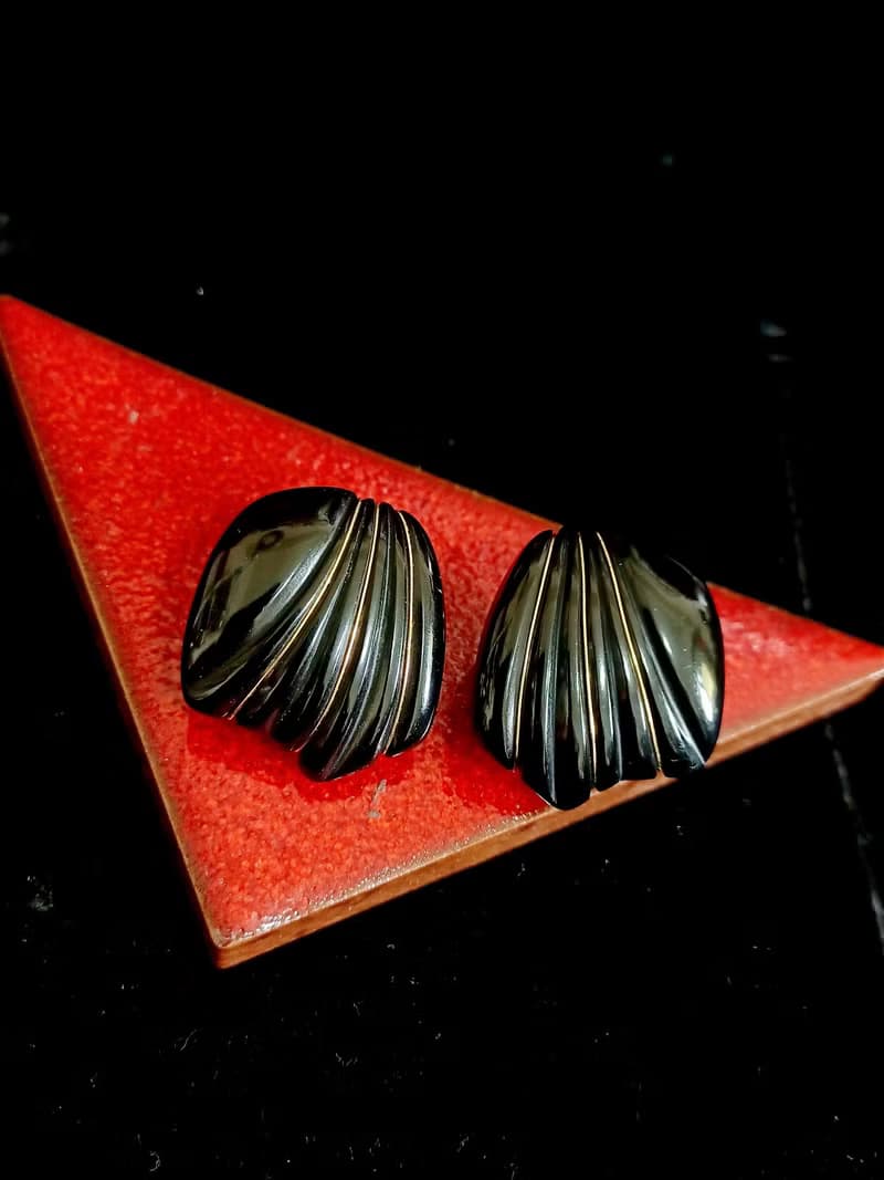 vintage jewelry Trifari 裝飾藝術黑色風格 夾式耳環