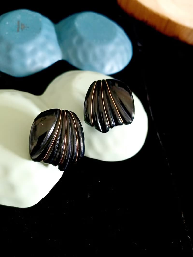 vintage jewelry Trifari 裝飾藝術黑色風格 夾式耳環