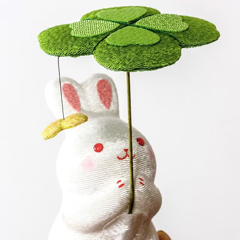 日本進口龍虎作絹布四葉草可愛貓咪兔子柴犬創意車載擺件生日禮物