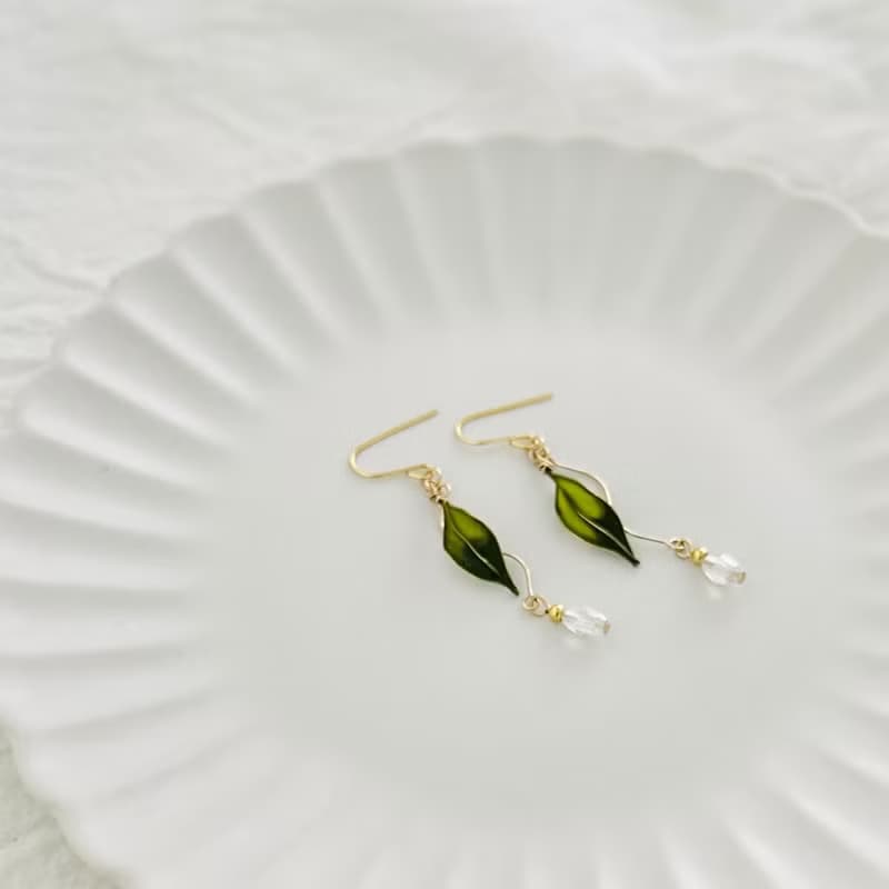 【Green】 葉 - 手作樹脂水晶花耳環 無痛耳夾 uv飾品