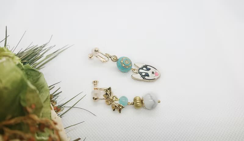 飛機耳 / 原創耳飾 / 【哈士奇】/ 天河石 / 白松石