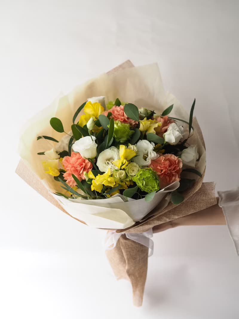 春天氣息活潑黃綠色花束_鮮花