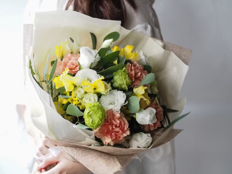 春天氣息活潑黃綠色花束_鮮花