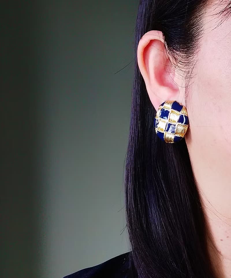 vintage jewelry  典雅琺瑯波蘿格紋 夾式耳環