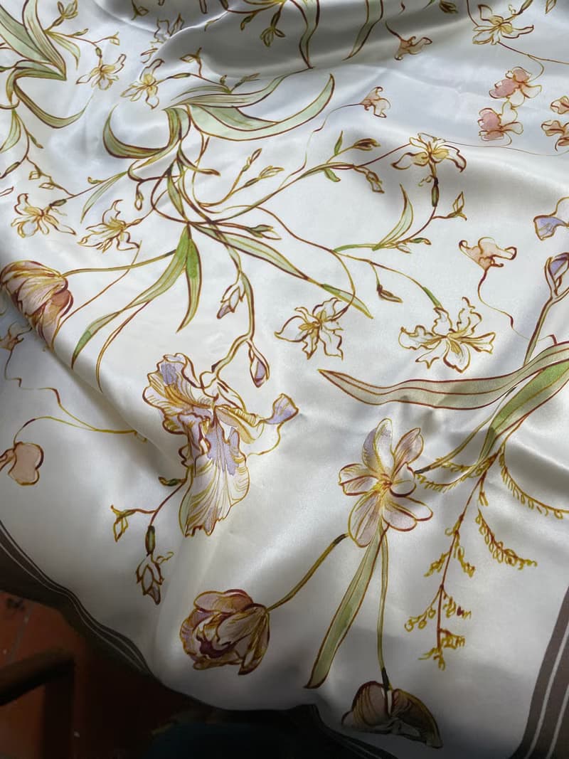 鳶尾鬱金香蠶絲手繪風格絲巾