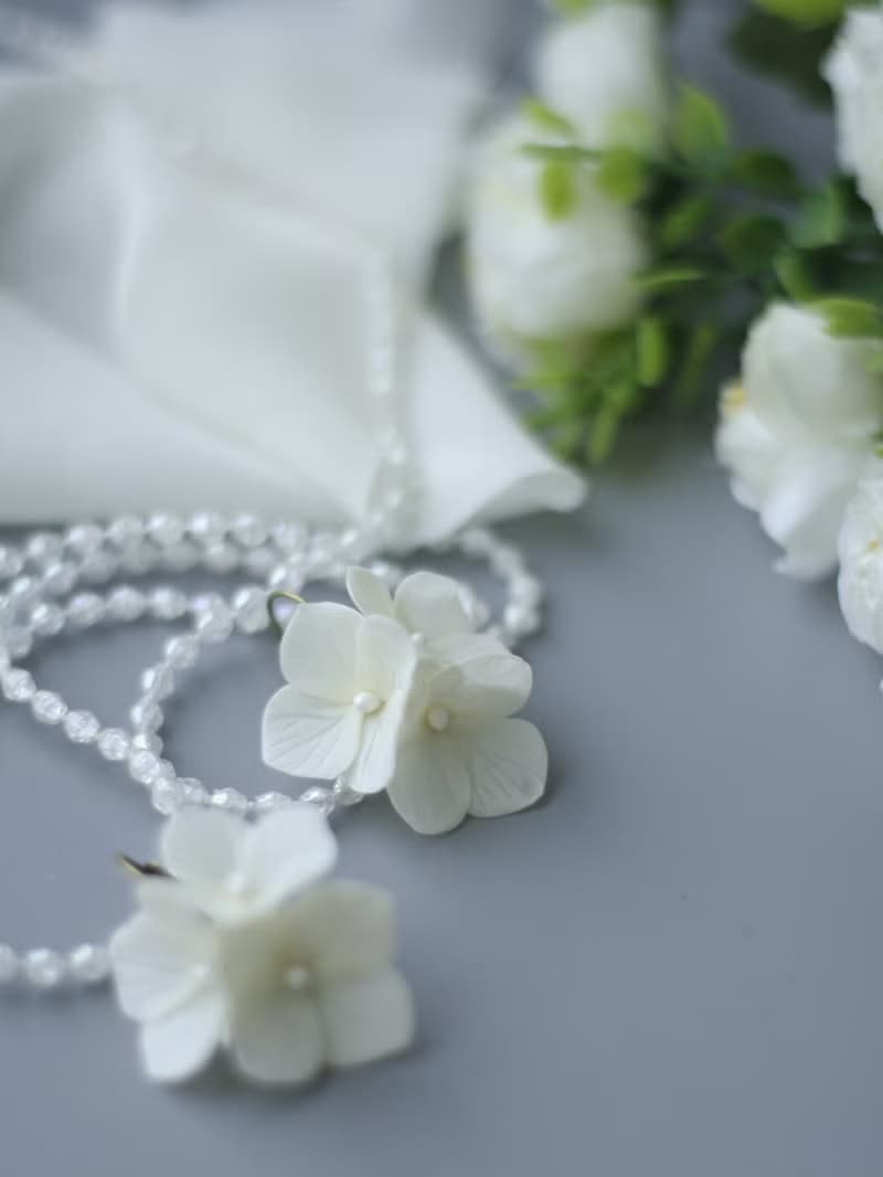 White Flower Bridal earrings Hydrangea Earrings Clip-on Floral earrings