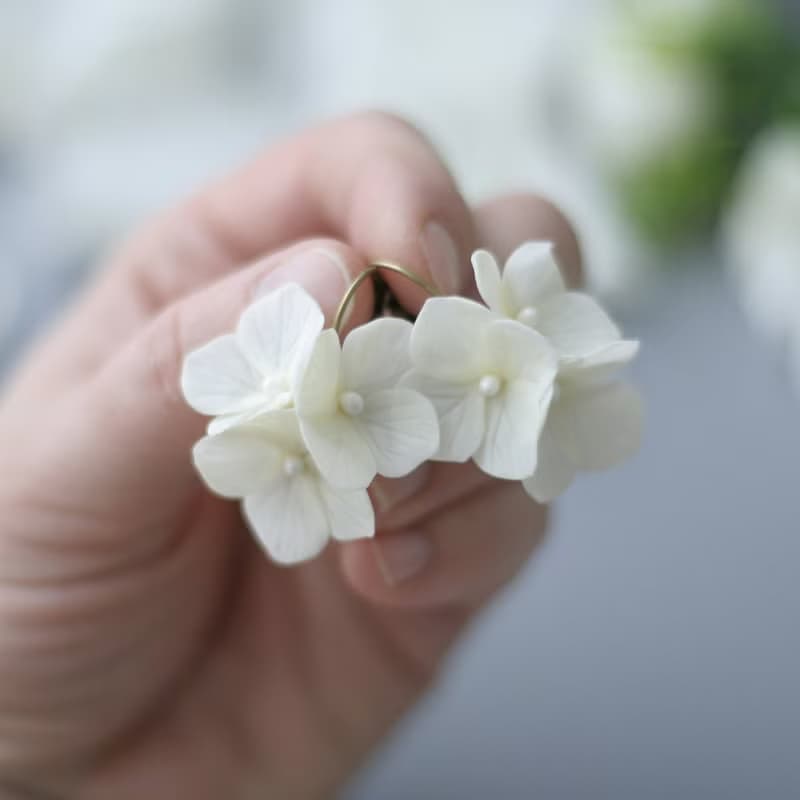 White Flower Bridal earrings Hydrangea Earrings Clip-on Floral earrings