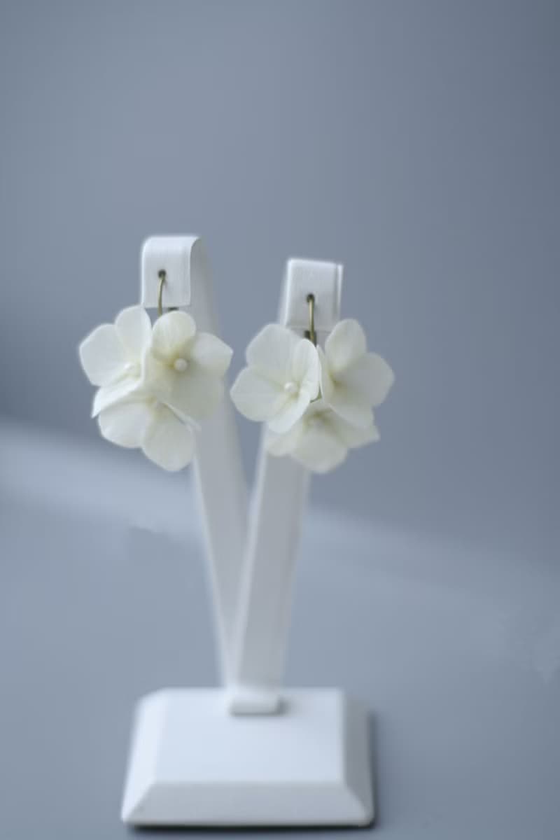 White Flower Bridal earrings Hydrangea Earrings Clip-on Floral earrings