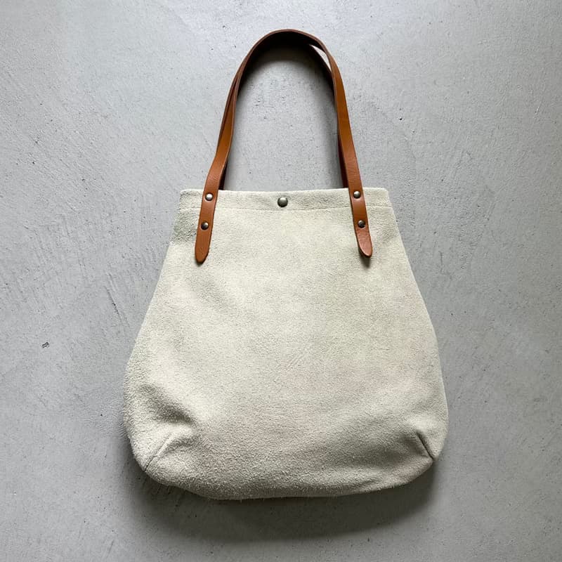 【2025登場Mサイズ】牛床ベロアと極厚オイルヌメの丸型トートバッグ M-size【ビアッカ】