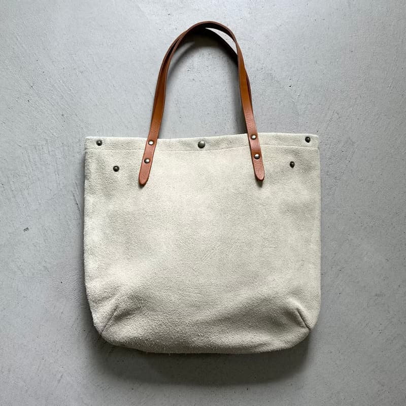 【2025登場Mサイズ】牛床ベロアと極厚オイルヌメの丸型トートバッグ M-size【ビアッカ】