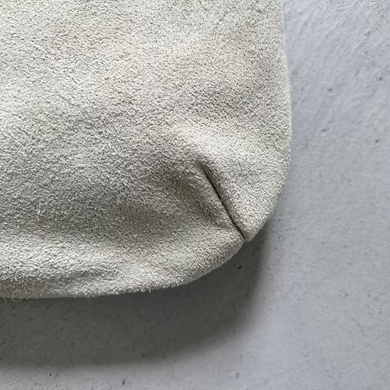 【2025登場Mサイズ】牛床ベロアと極厚オイルヌメの丸型トートバッグ M-size【ビアッカ】