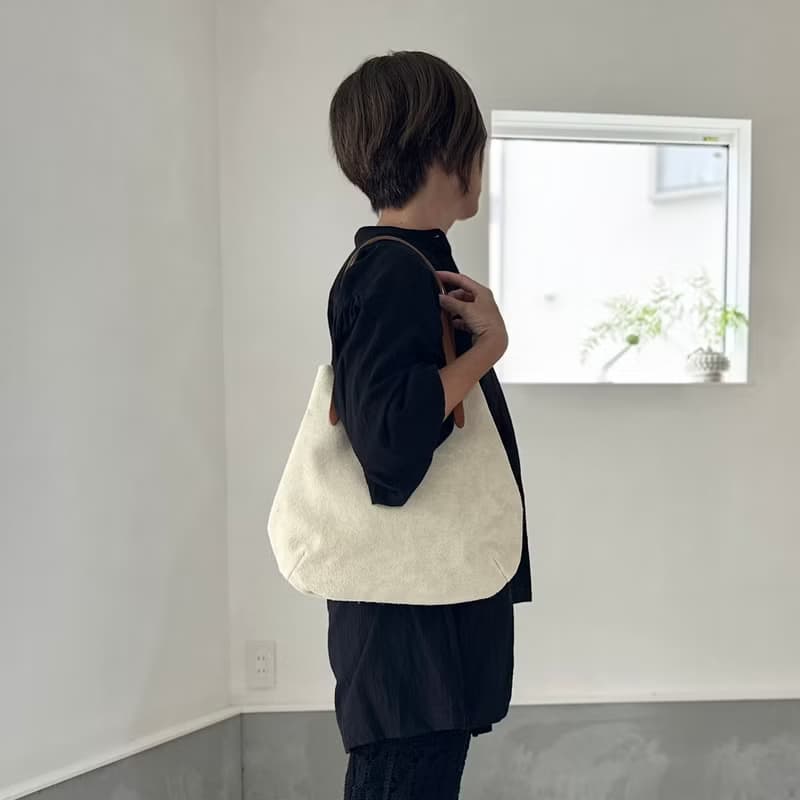 【2025登場Mサイズ】牛床ベロアと極厚オイルヌメの丸型トートバッグ M-size【ビアッカ】